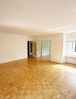 Sonnige 3 1/2 Zimmer-Wohnung mit 2 Balkonen - Stuttgart