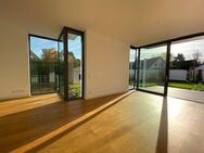 MODERN - HELL - PARKETT - KAMIN - FEINPUTZ - HOHE DECKEN - HAUS IN WITTLAER - Düsseldorf