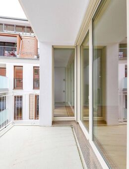 ERSTBEZUG: Wohlfühloase mit Balkon und neuer Einbauküche - großzügig, modern und einladend wohnen - Dresden