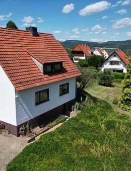 gepflegtes Einfamilienhaus mit großer Terrasse, 2 Garagen und pflegeleichtem, kinderfreundlichen Garten in absolut ruhiger Ortsrandlage von Eschwege - Eschwege