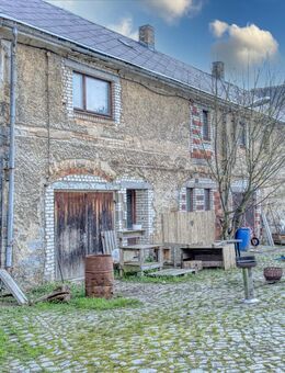 " Haupt - und Nebenhaus mit Potential " .... - Elstra