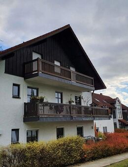 Sehr schöne 2-Zimmer-DG-Wohnung mit grandiosem Ausblick, Balkon und TG-Stellplatz - Bad Griesbach (Rottal)