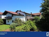 Großes Zweifamilienhaus mit schön eingewachsenem Garten in Aussichtslage von Regen - Regen