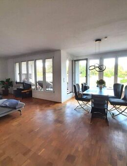 Schicke 3 Zimmer-Wohnung in Bestlage/Nähe Rheinturm - Düsseldorf