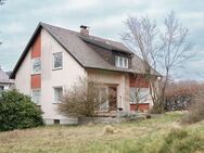 Sanierungsbedürftiges Einfamilienhaus mit großzügigem Grundstück in Oberviechtach - Oberviechtach
