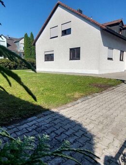 Saniertes Einfamilienhaus in Weiden/Ost– 6-Zimmer, 142 m² Wohnfläche, Keller, Garten, Terrasse, Garage und Stellplatz auf 640 m² Grund zu vermieten. - Weiden (Oberpfalz)