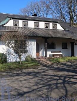 Schöne Landhaus-Villa in unverbaubarer Orts- und Waldrandlage von Homburg - Homburg