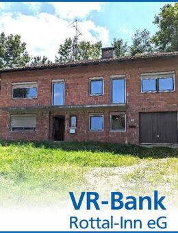 Wohnhaus mit landwirtschaftlichen Nebengebäuden und großem Grundstück - Triftern