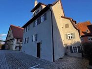 Freistehendes Altstadthaus (Einzeldenkmal) mit Wohnungen und Garten in ruhiger Randlage der Altstadt - Dinkelsbühl