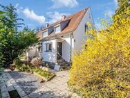 Kieferngarten: Wunderschönes Zweifamilienhaus zur Eigennutzung mit sonnigem Garten - München
