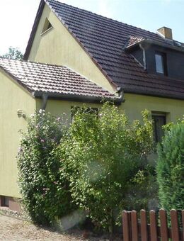 ** Familien Willkommen ** Sanierte DHH mit ca. 500 m² Garten zum Selbstbezug !! - Kleinmachnow