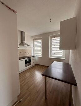 Wohnen mit Wohlfühlfaktor - 3-Raum-Schmuckstück mit moderner Küche in zentraler Lage - Glauchau