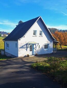 Charmantes Einfamilienhaus in idyllischer Alleinlage - Wohnen im Einklang mit der Natur - Much