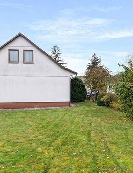 Freistehendes Einfamilienhaus mit großem Garten und Ausbaureserve - Hofheim (Taunus)