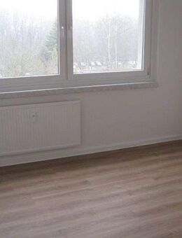 Schöne 3 Raumwohnung mit Balkon - Chemnitz