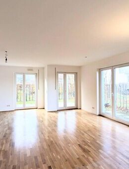 108 m² große & helle Garten-Wohnung mit Terrasse - in ruhiger Lage ! ! Fast barrierefrei ! - München