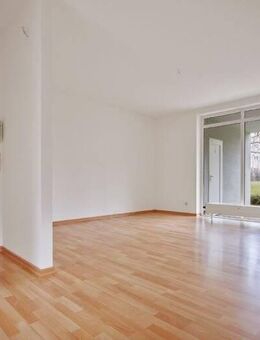 Provisionsfreie 3-Raumwohnung im 2.Obergeschoss mit Balkon zu vermieten! - Oschatz