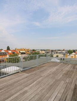 Penthouse am Clara-Zetkin-Park mit Dachterrasse, Stellplatz und Lift, befristete Vermietung - Leipzig