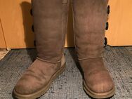 Uggs Bailey Button Triplet Gr. 37, Grau - Weidenbach (Bayern)