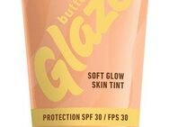 NYX Foundation NYX Professional Makeup Buttermelt Glaze Foundation LSF 30, Pflegend, spendet Feuchtigkeit, ohne Rückstände und öliges Finish.