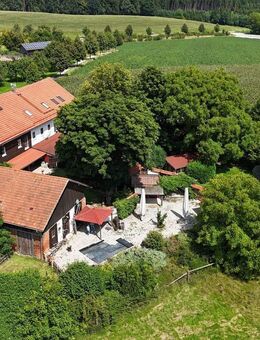 Einzigartiges Anwesen mit großzügigem 2-Familienhaus, Gewerbeeinheit und Möglichkeit zur Tierhaltung - Neufraunhofen