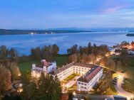 Zuhause im Schloss mit privatem Seezugang. Traumhafte Wohnung mit Atelier. - Pöcking