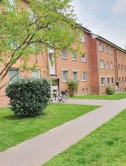 Verm. ca. 81,21 m² große 3,5-Zimmer-Wohnung mit Balkon - Grünareale + Teich vor der Tür, prov.-frei - Geesthacht