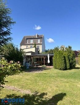 Dreifamilienhaus am Stadtrand Renditeobjekt mit Baugrundstück - Stendal (Hansestadt)