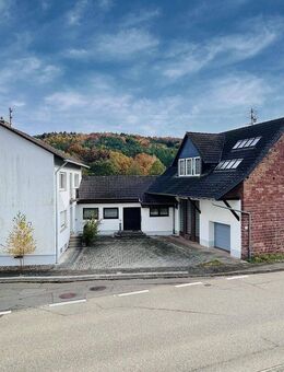 Queidersbach - Geräumiger Gebäudekomplex bestehend aus zwei Einfamilienhäusern - Queidersbach