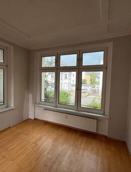 Attraktive, helle 4 - Raum Wohnung mit Wintergarten und Terrasse - Gera