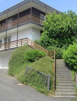 Zweifamilienhaus, Südhanglage, OG barrierefrei zug., Fußbodenheizung, Glasfaser, Klimaneutral - Reichshof