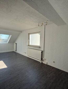 Helle und gepflegte 2-ZKB-Dachgeschosswohnung in ruhiger Lage von Wadgassen - Wadgassen