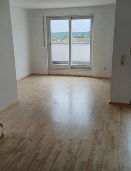 Provisionsfrei - Helle offene 2,5-Zimmer-Dachterrassen-Wohnung in Neusäß mit freier Aussicht. - Neusäß