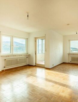 Großzügige 4,5-Zimmer-Wohnung mit Loggia, Einbauküche und Tiefgaragenstellplatz zu vermieten - Bad Säckingen