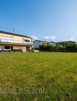 Geräumiges Zweifamilienhaus mit tollem Grundstück! - Herforst