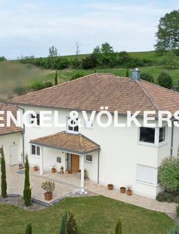 Großes KW-70 Haus - stadtnah, ruhig gelegen mit unverbaubarem Blick in ruhiger Lage! - Eltmann