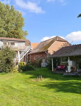 Wohnhaus mit Einliegerwohnung und viel Nutzfläche auf 3.300 m² / Gemeinde Jade - Jade