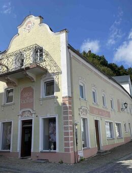 Denkmalgeschütztes, historisches Wohn- und Geschäftshaus im Herzen von Riedenburg - Riedenburg