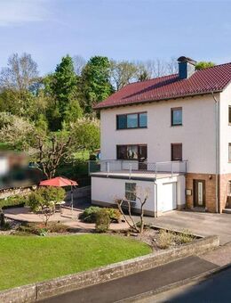 Ein- bis Zweifamilienhaus in Bestzustand: Geräumiges Wohnhaus mit Garage, Garten, Terrasse und gemütlicher Kellerbar - Ringgau