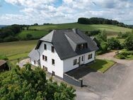 Neuwertiges Wohnhaus mit traumhafter Aussicht in Preischeid an der Grenze zu Luxemburg. - Preischeid