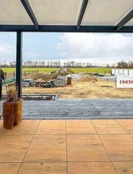 IMMOBERLIN.DE - Toplage für den Weitblick! Exquisites Energieeffizienzhaus in neuwertigem Zustand - Trebbin
