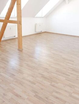 TOP Whg. im Dachgeschoss = 3.OG / Laminat / inkl. EBK ! - Chemnitz