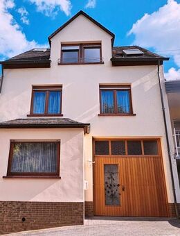 Teil-vermietetes gepflegtes Wohnhaus mit Ferienwohnung in ruhiger Lage von Zell-Kaimt - Zell (Mosel)
