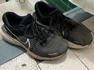 Getragene Schuhe von sportlichem 19 jährigen. - Dresden