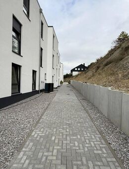 Erstbezug! 3-Zimmer-Wohnung, 91 qm, Aufzug, Carport - Alfeld (Leine)