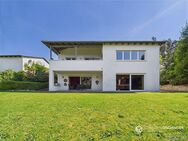 ZUR KAPITALANLAGE! Gepflegter Walmdachbungalow mit Einliegerwohnung in begehrter Höhenlage - Regenstauf