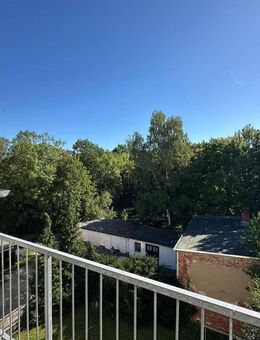 Schöne 3- Raum Dachgeschoss mit Balkon - Chemnitz