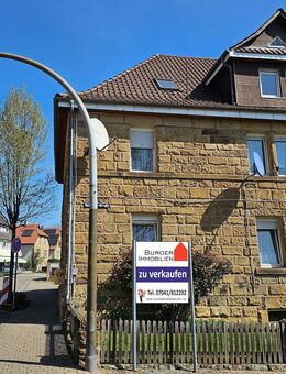 Wer Sandstein mag, wird dieses Haus lieben. Große DHH mit Carport und 2 Stellplätzen in ruhiger Lage von Oberderdingen - Oberderdingen