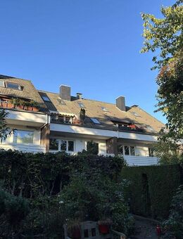 Helle Maisonettewohnung mit Loggia, 2 Tageslichtbädern und Garagenstellplatz - Hamburg