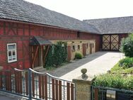 TRAUMHAFTER MÄRCHEN DREISEITENHOF + WOHNHAUS + WOHNUNG (18 PFERDEBOXEN MÖGLICH) oder BAUTRÄGEROBJEKT FÜR WOHNUNGSBAU oder GASTRO FACHWERK REITERHOF - Itzgrund